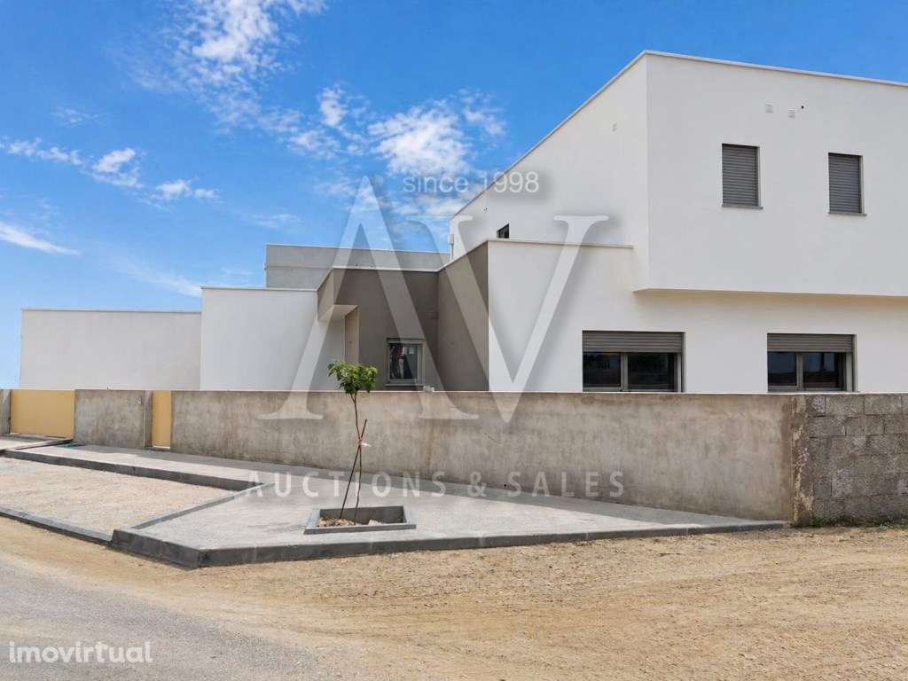 MORADIA V3+1 || Batalha || 294,50 m2 de construção - Grande imagem: 2/56