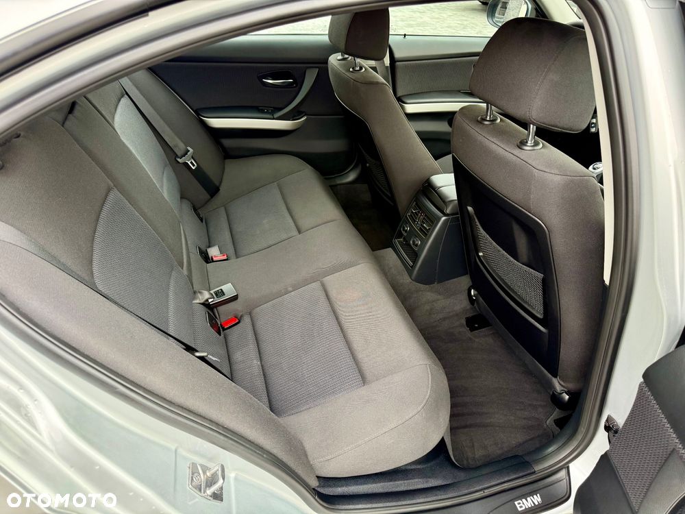 BMW Seria 3 318i Edition Exclusive - 13