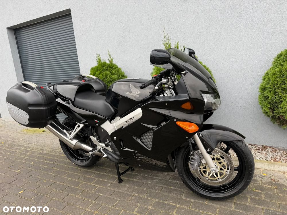 Honda VFR - 3