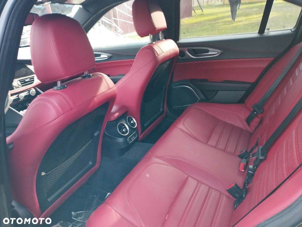 Alfa Romeo Giulia - 5