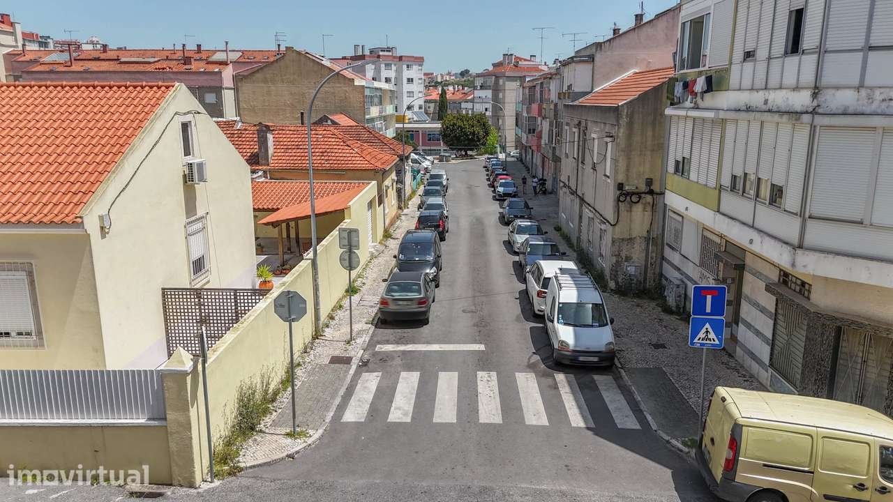 Investimento: Apartamento T1 à venda na Rua Henrique Nogueira, Amadora - Grande imagem: 2/23