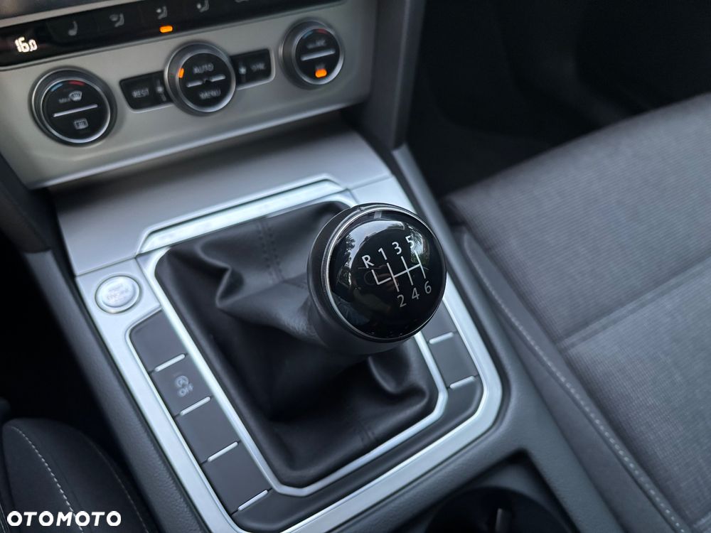 Volkswagen Passat - 17