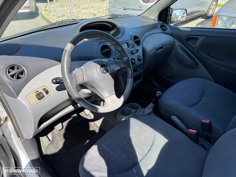 Toyota Yaris 1.0 Terra - 8