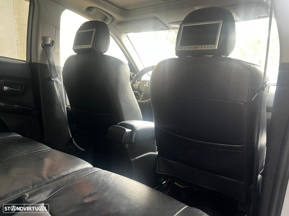 Mitsubishi Outlander 2.0 DI-D Intense 4WD - 18