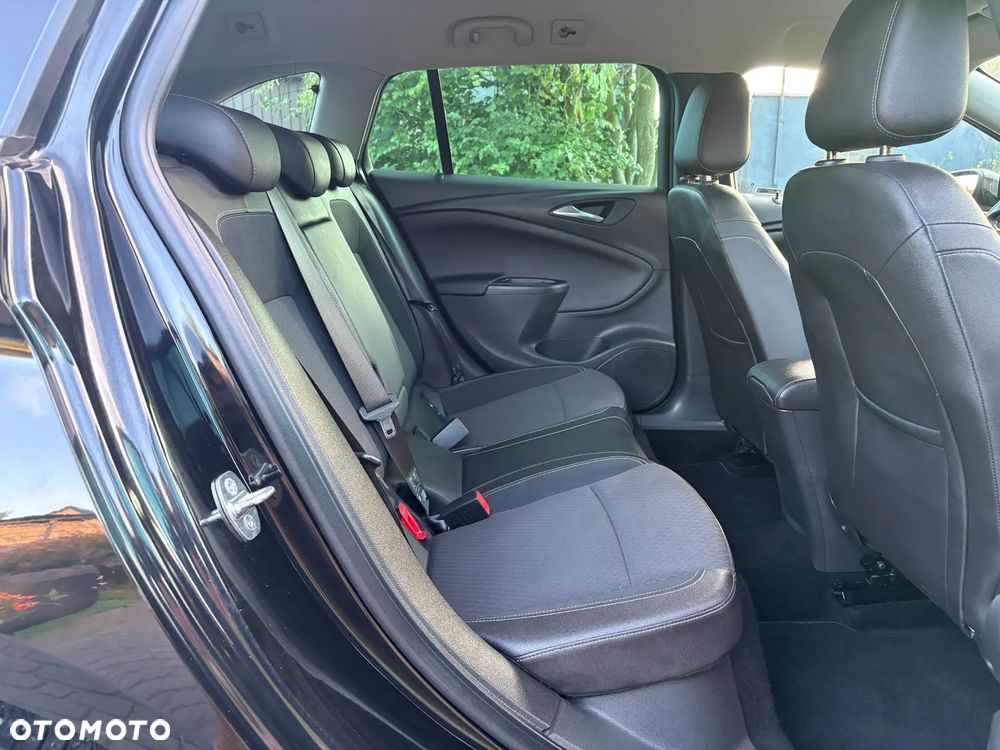 Opel Astra 1.4 Turbo Business - 29