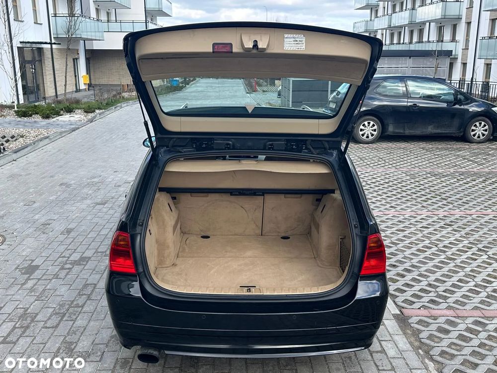 BMW Seria 3 318i Touring - 16