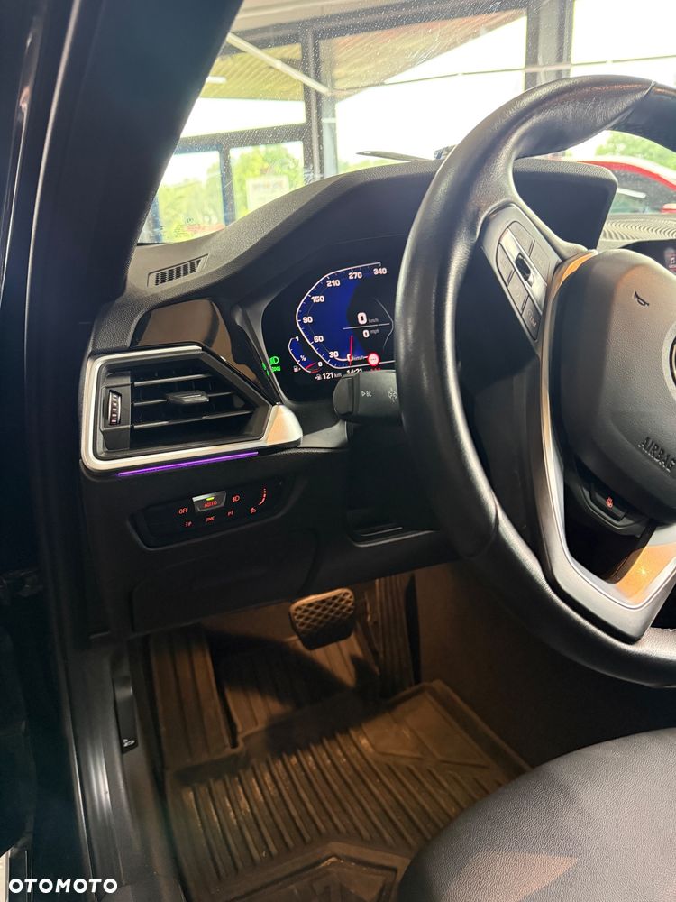 BMW Seria 3 330i Luxury Line sport - 17