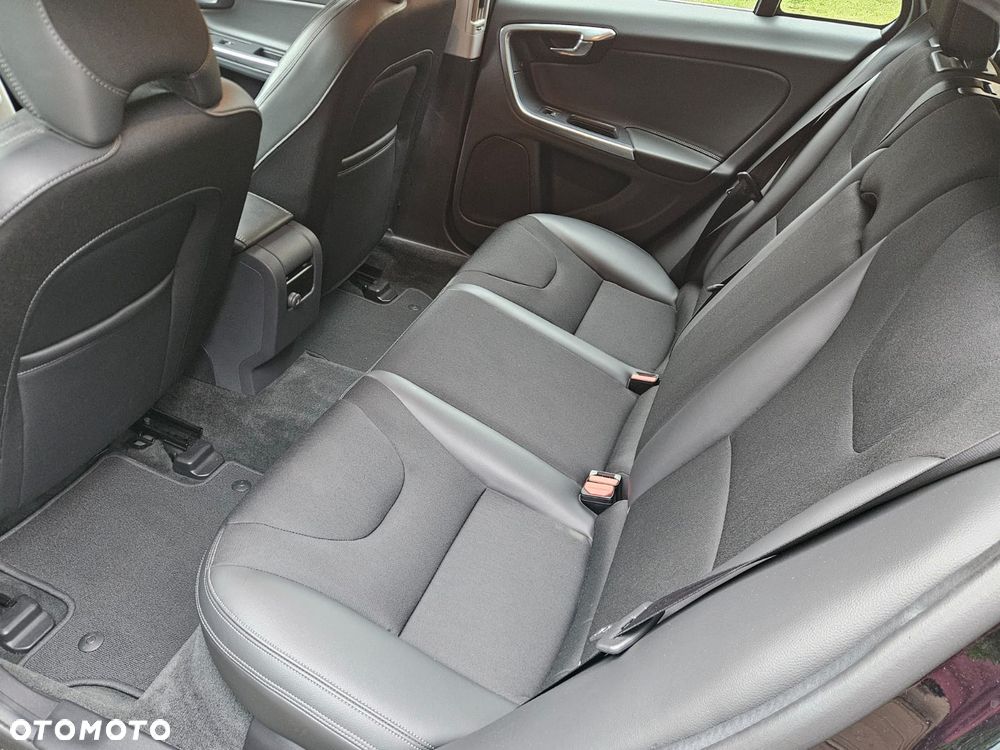 Volvo V60 T3 Momentum - 37