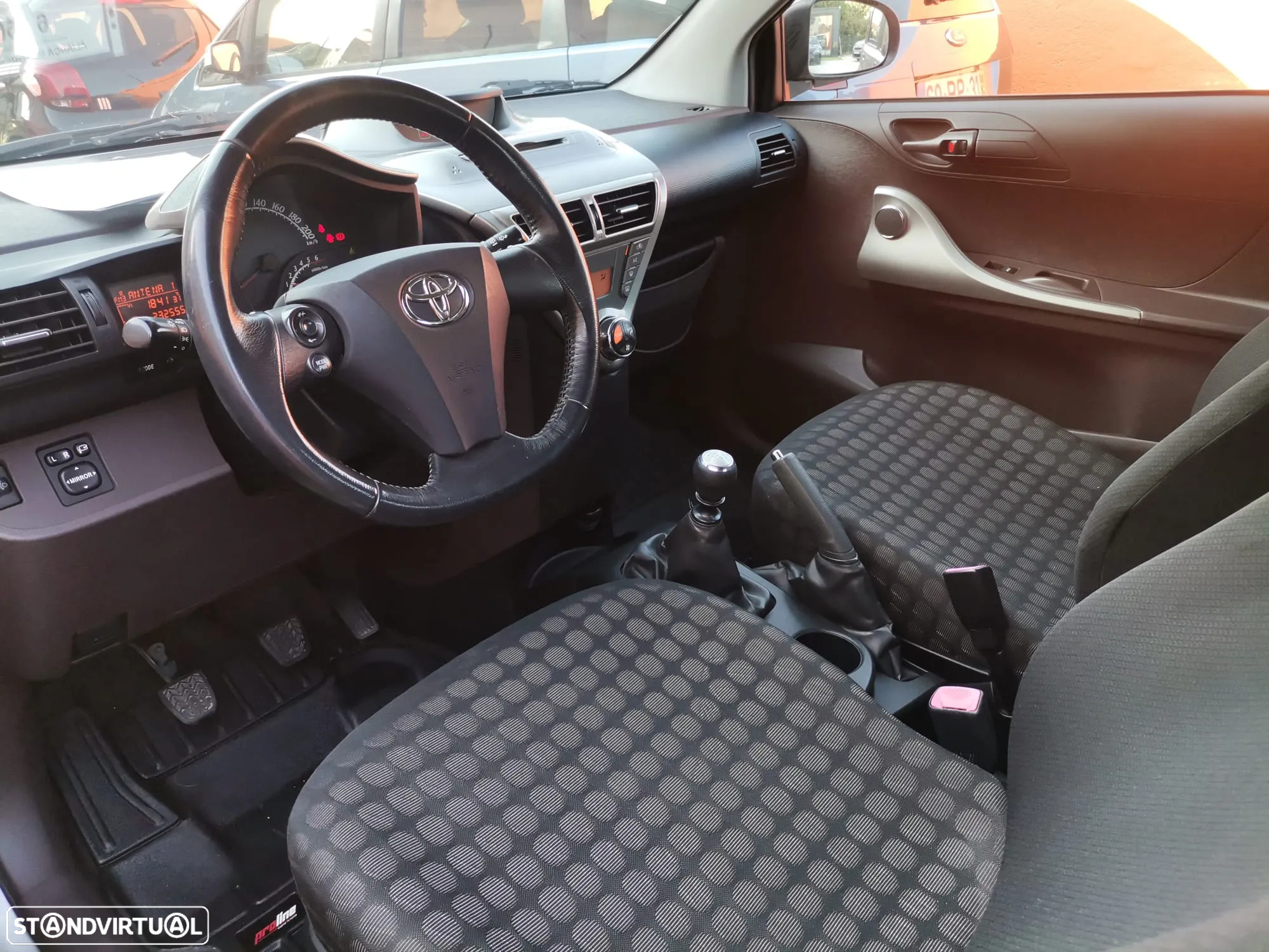 Toyota iQ 1.4 D-4D + - 8