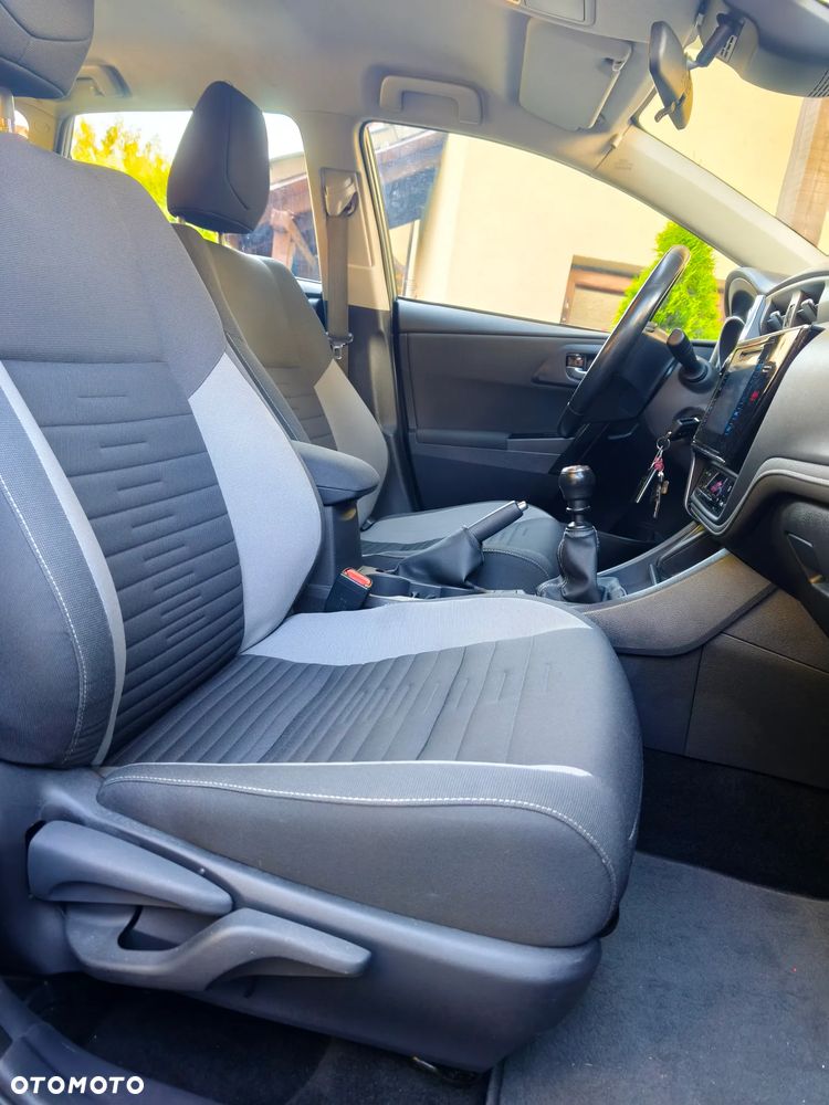 Toyota Auris 1.6 Premium - 23