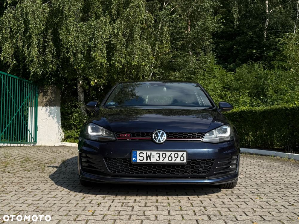 Volkswagen Golf - 2