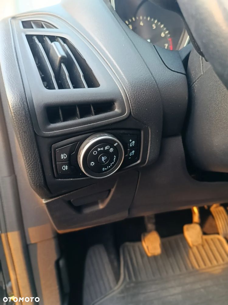 Ford Focus Turnier 1.0 EcoBoost Start-Stopp-System TITANIUM - 11