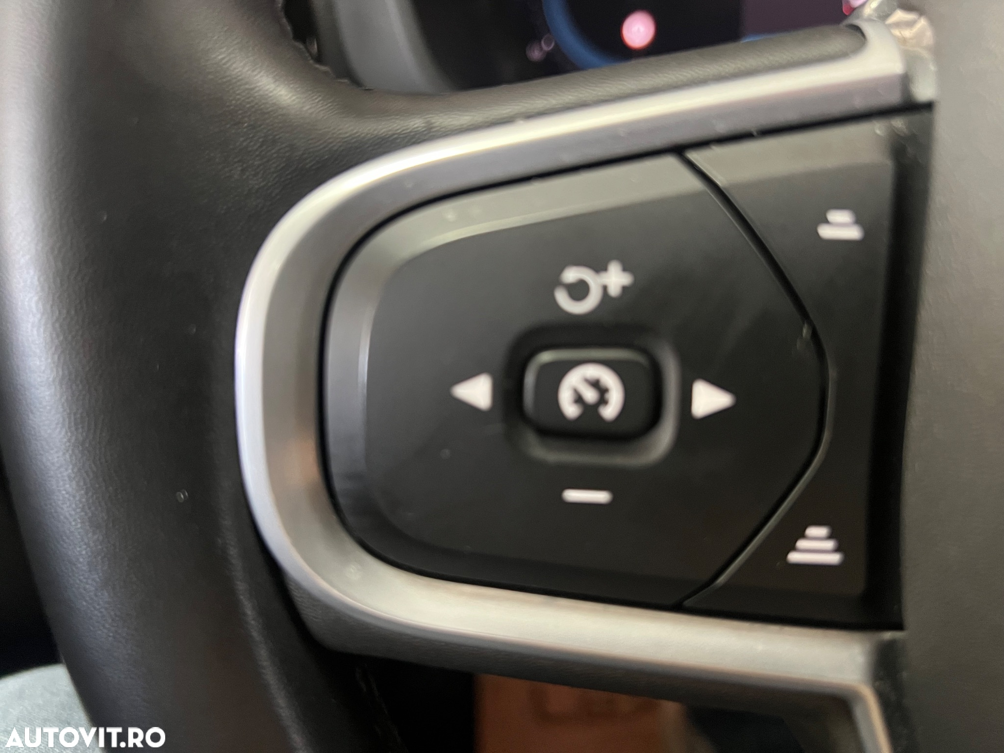 Volvo XC 60 B4 D AWD Geartronic Momentum Pro - 29