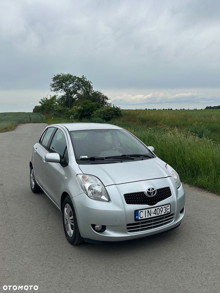 Toyota Yaris 1.3 VVT-i Sol - 1
