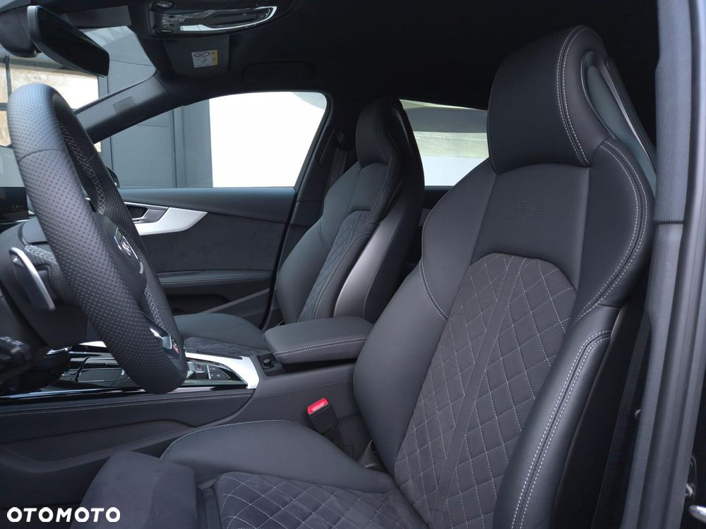 Audi RS4 Avant - 10