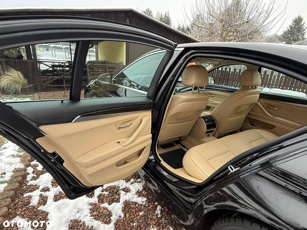 BMW Seria 5 525d - 13