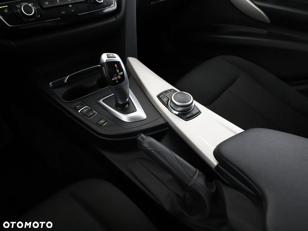 BMW Seria 3 318d Advantage - 29