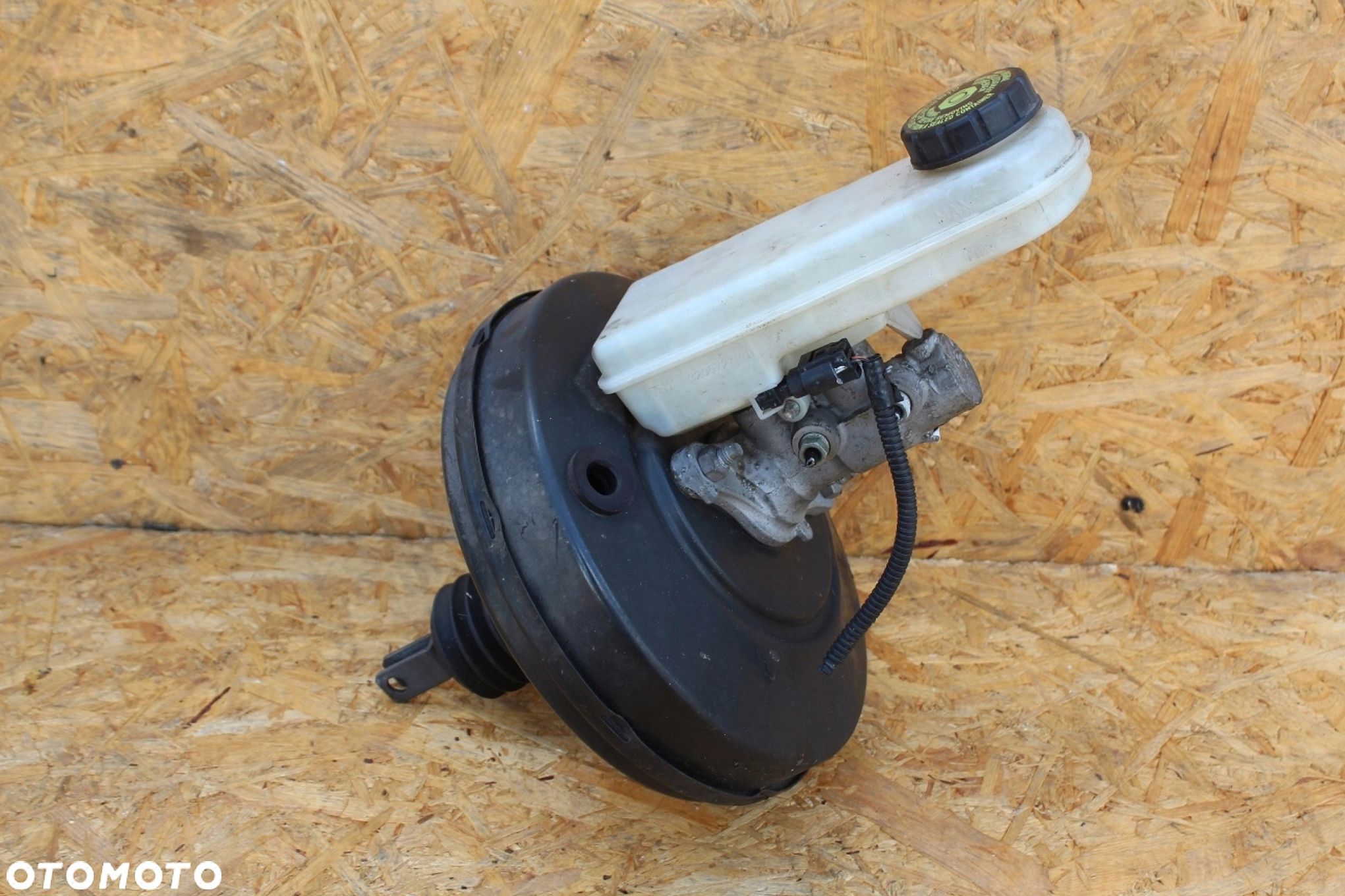 Serwo hamulcowe MITSUBISHI COLT VI Z30 P4625A245 TRW - 1