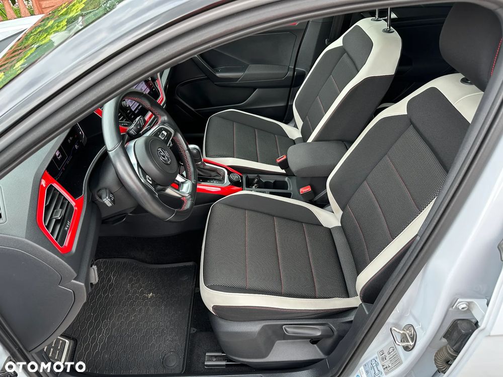Volkswagen T-Roc - 22