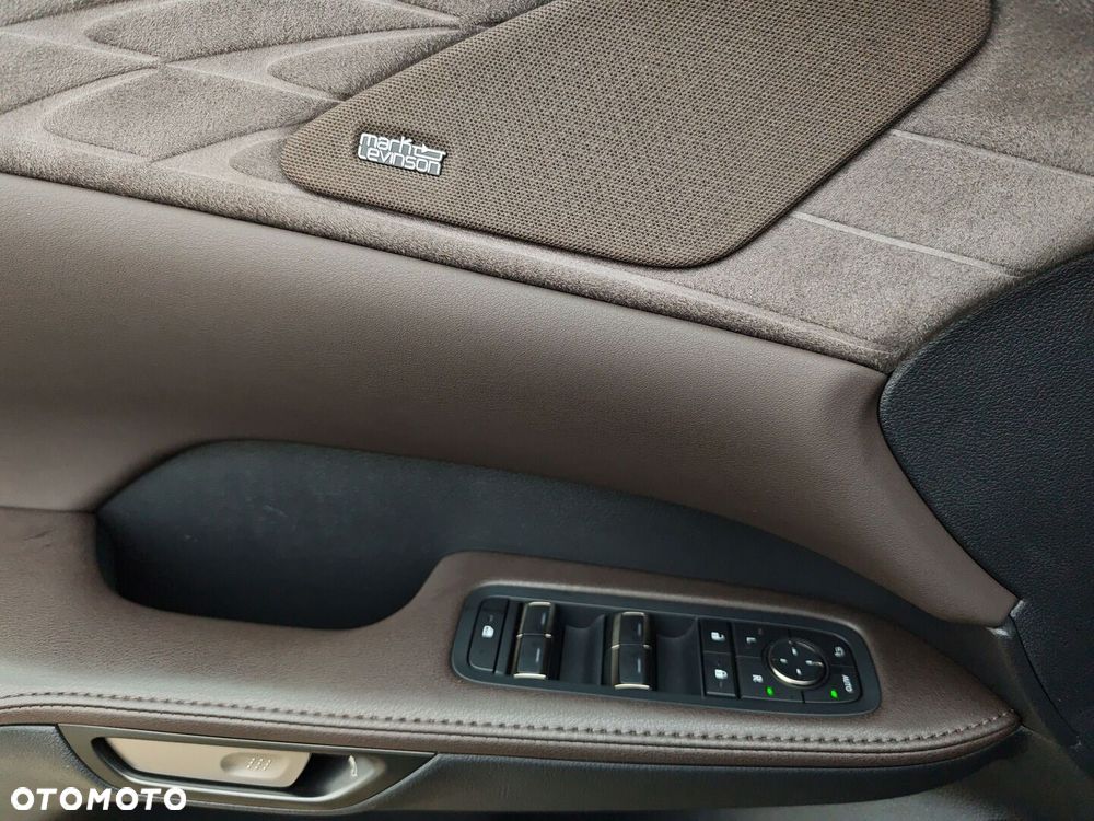 Lexus RX 450h+ Omotenashi - 18