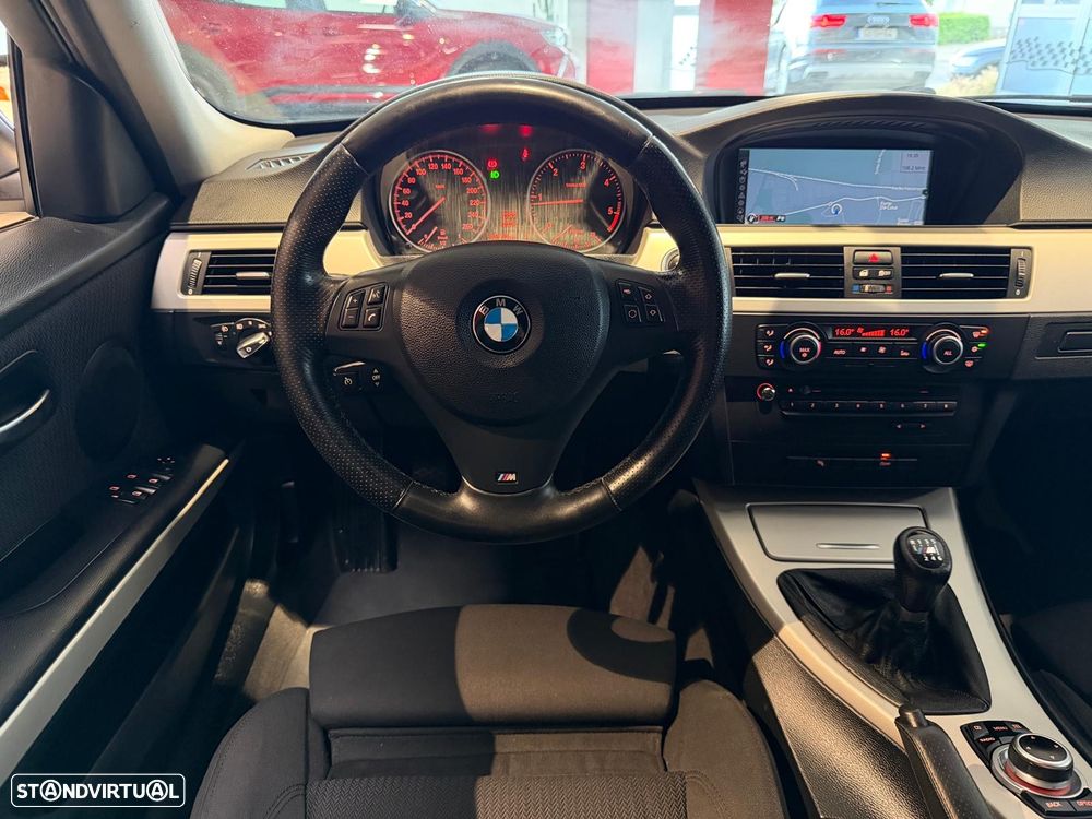 BMW 320 d EfficientDynamics Navigation - 10