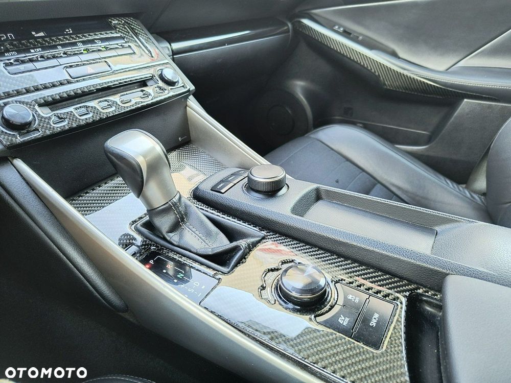 Lexus IS - 22