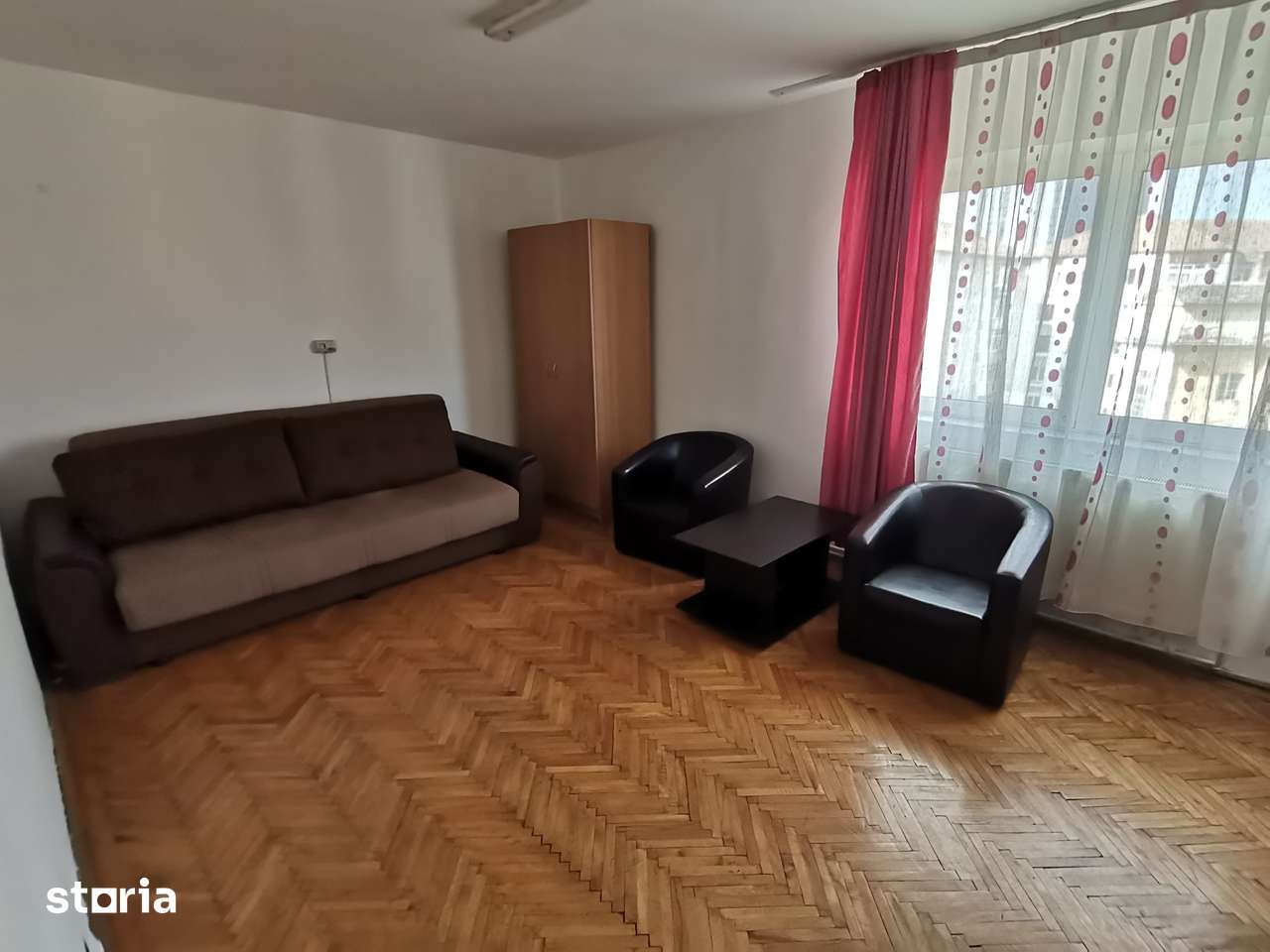 INCHIRIEZ apartament 2 camere decomandat,zona Centrala — fotografia 1