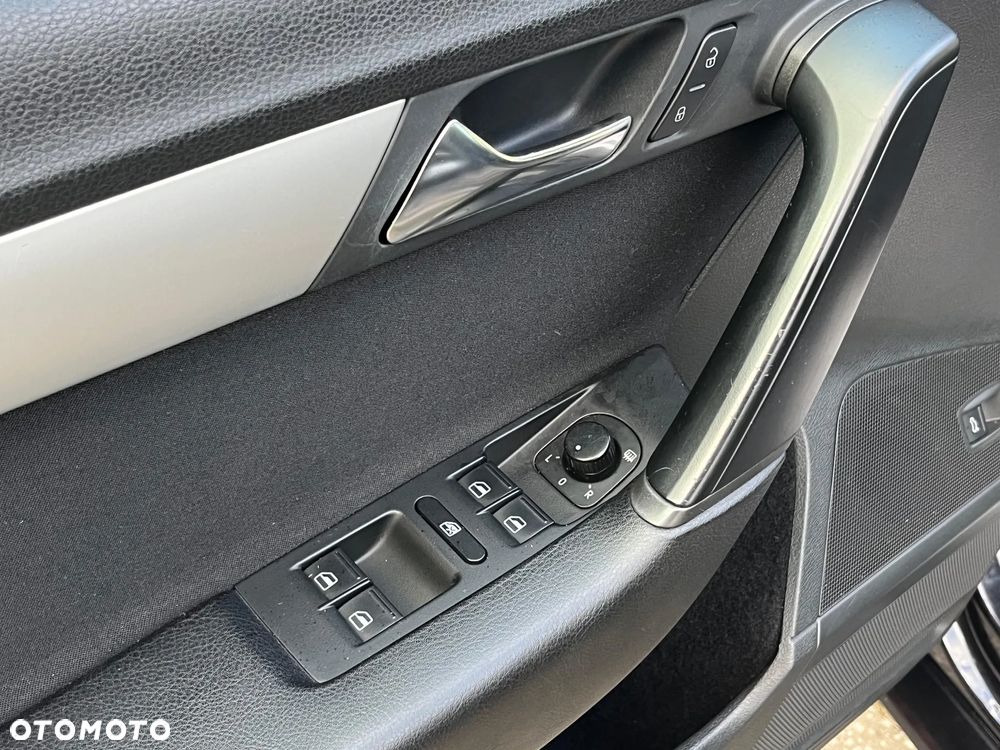 Volkswagen Passat 2.0 TDI DPF Highline - 27