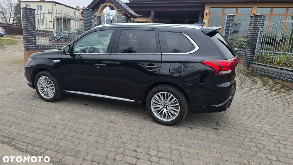 Mitsubishi Outlander - 16