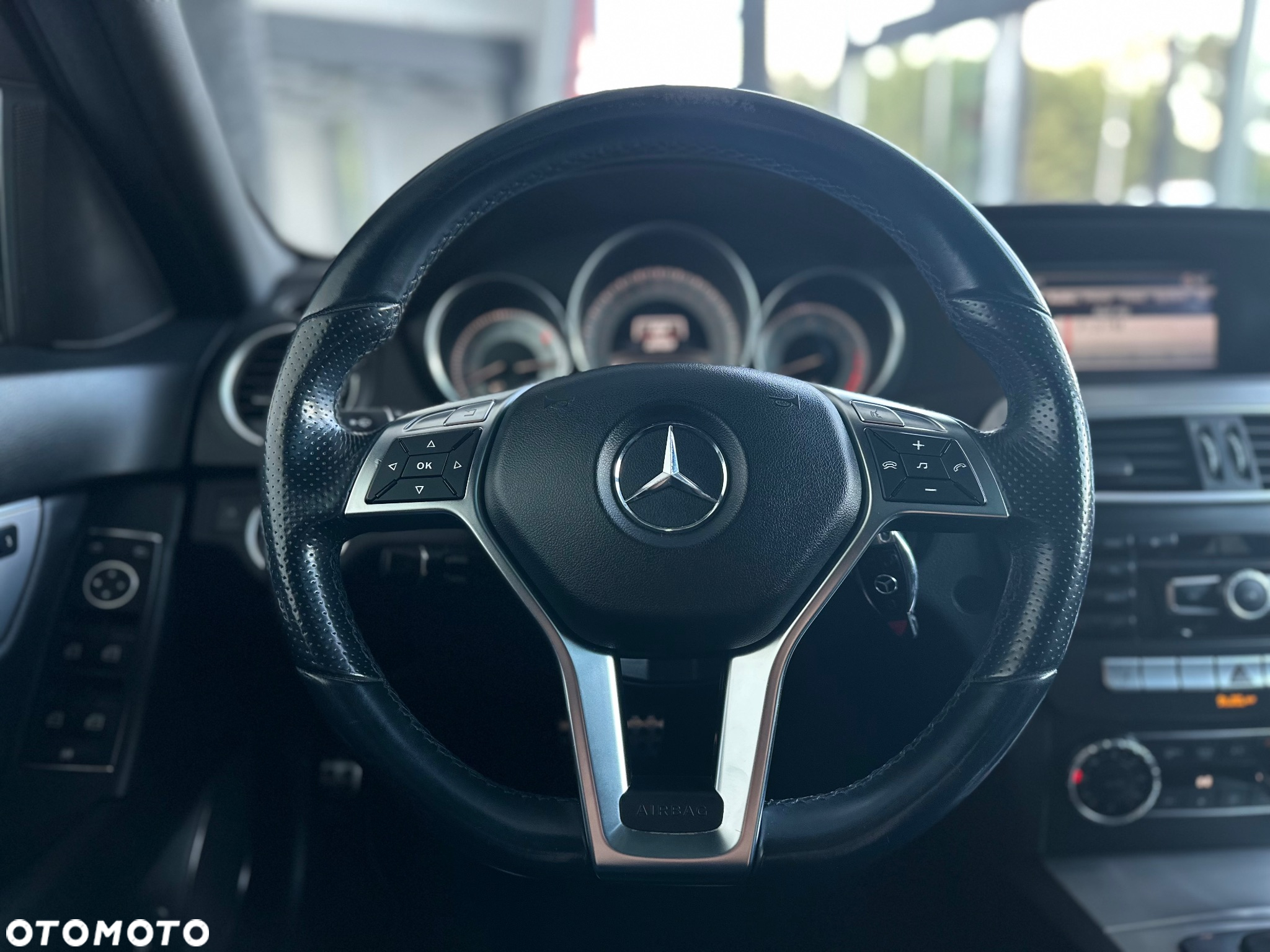 Mercedes-Benz Klasa C 250 CGI Automatik BlueEFFICIENCY - 33