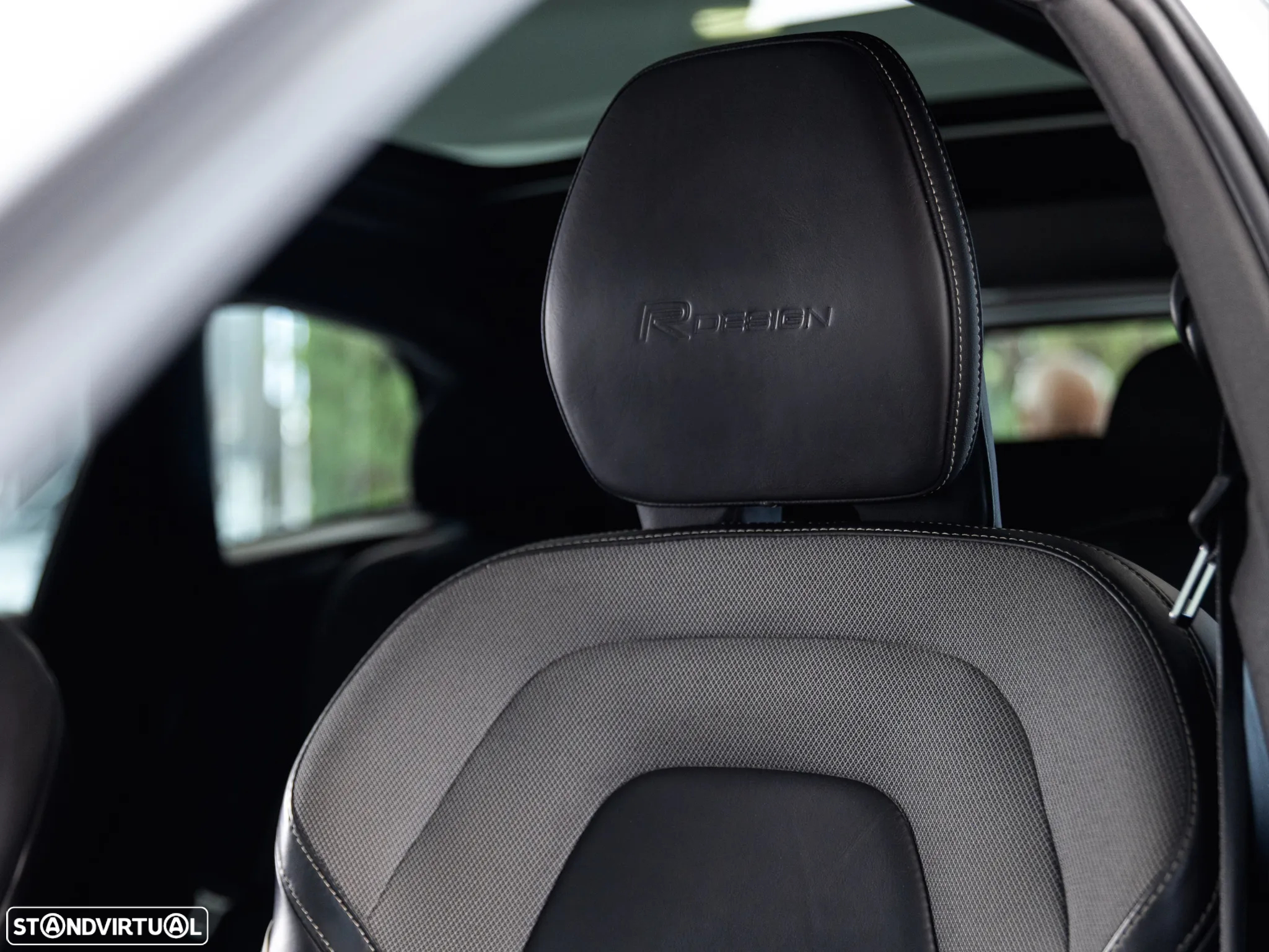 Volvo XC 60 2.0 D4 R-Design Geartronic - 34