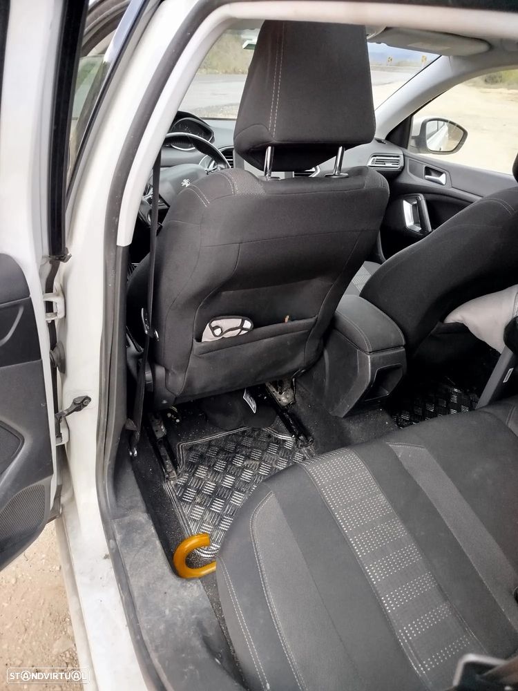 Peugeot 308 SW 1.6 BlueHDi Active - 12