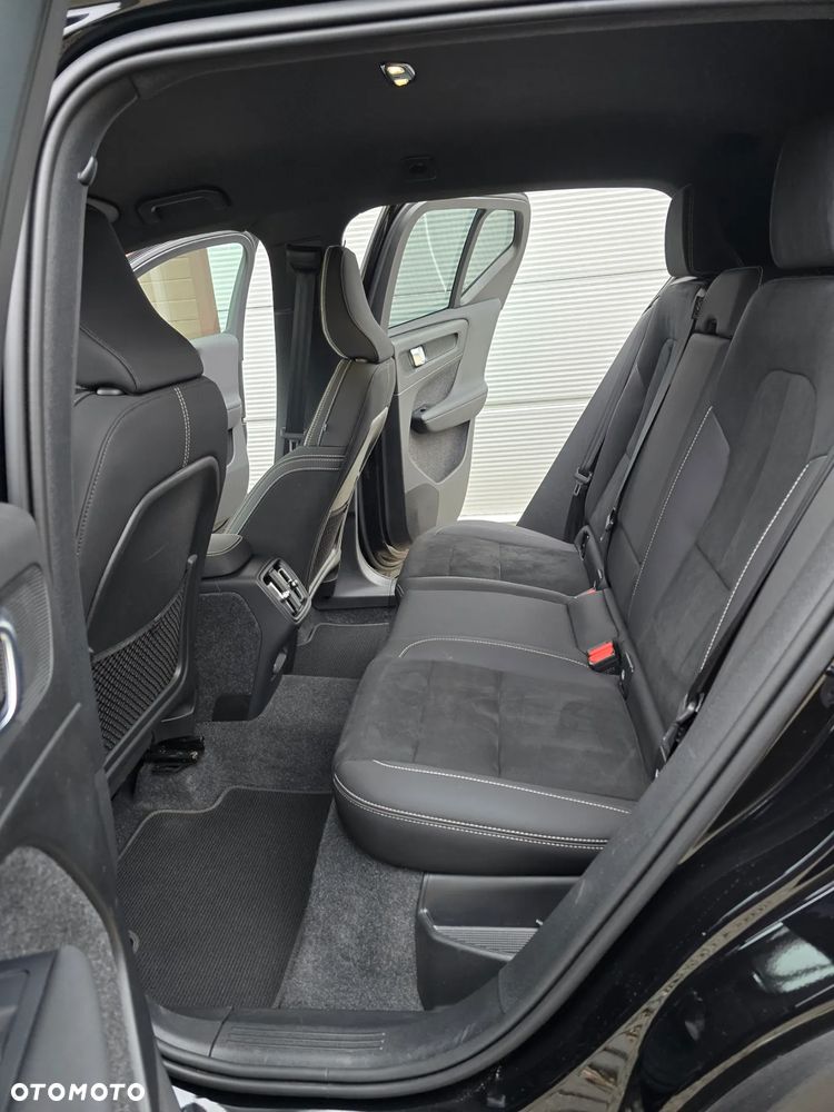 Volvo XC 40 B3 B DKG Plus Black Edition - 24