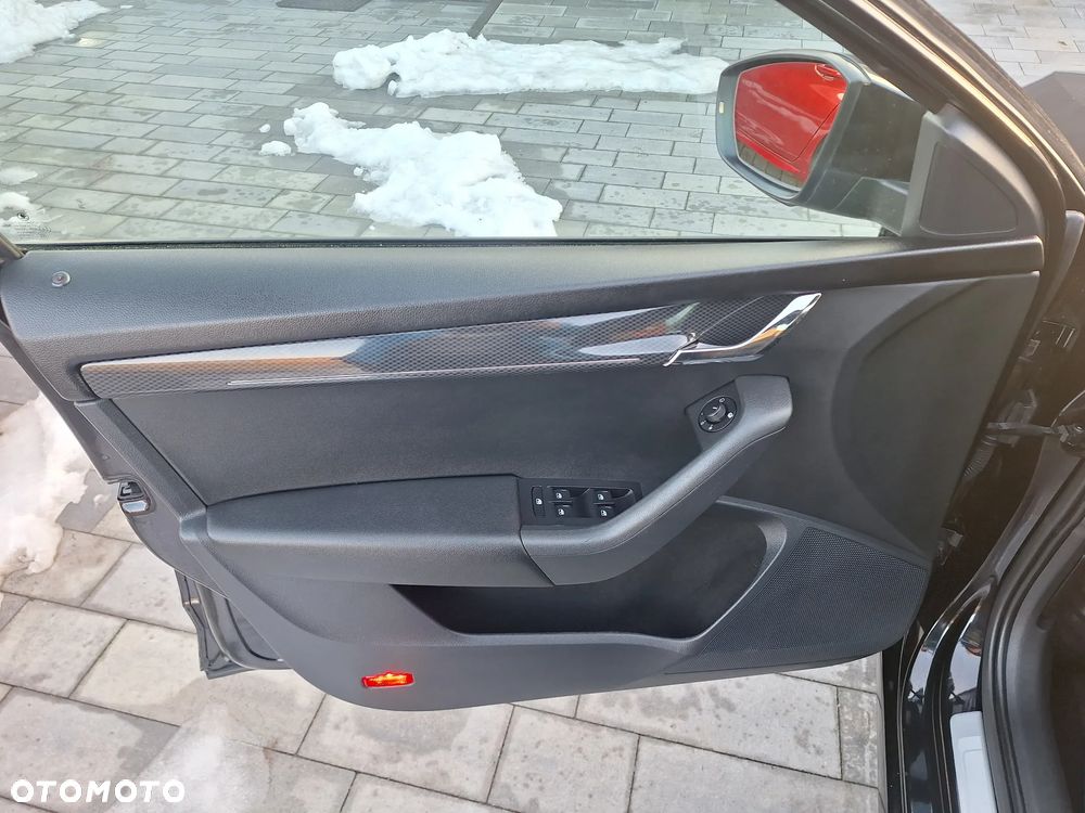 Skoda Octavia 2.0 TDI DSG RS - 18