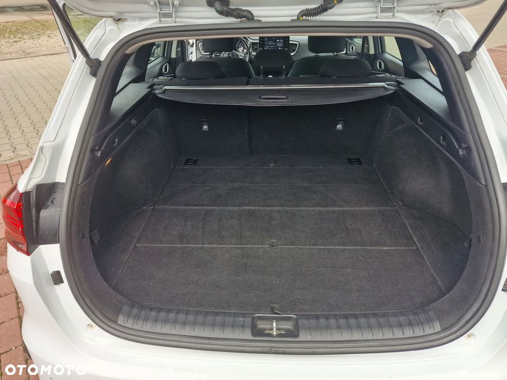 Kia Ceed 1.6 CRDi mHEV M - 8