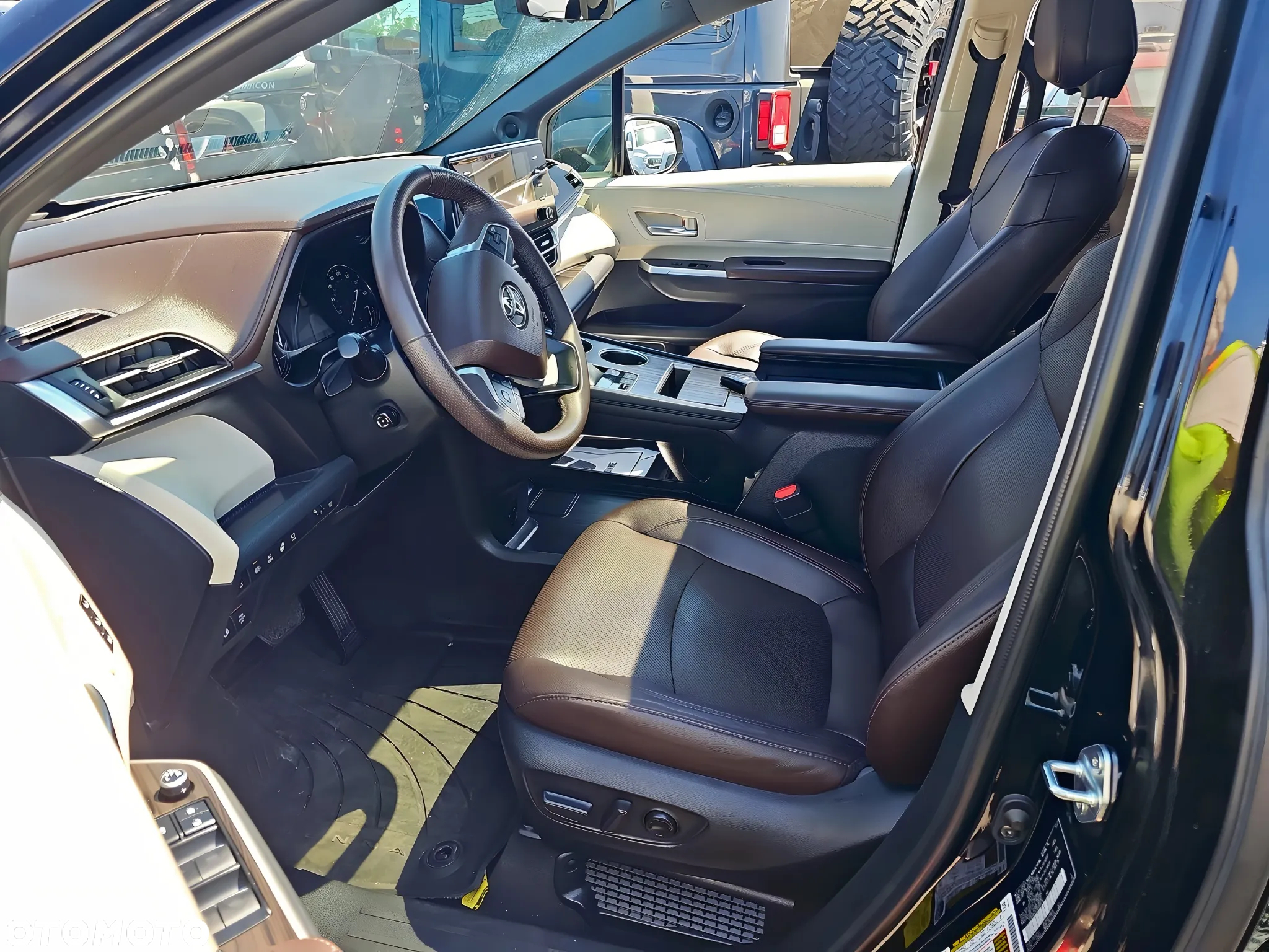 Toyota Sienna - 7