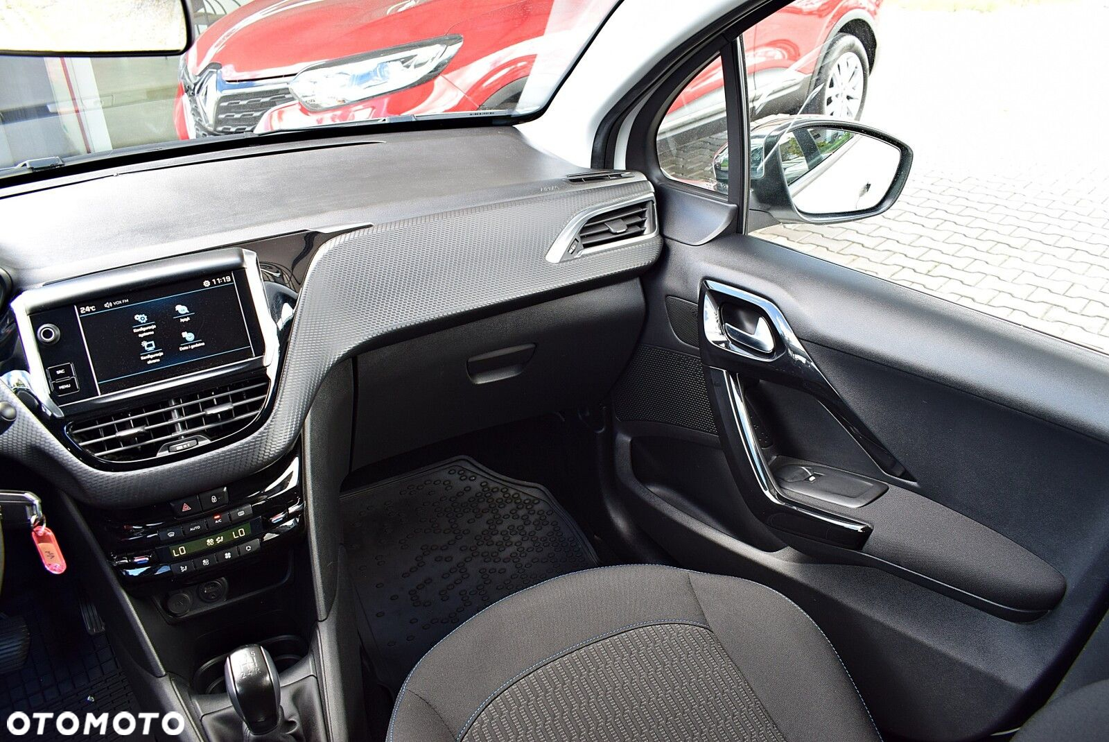 Peugeot 208 - 21