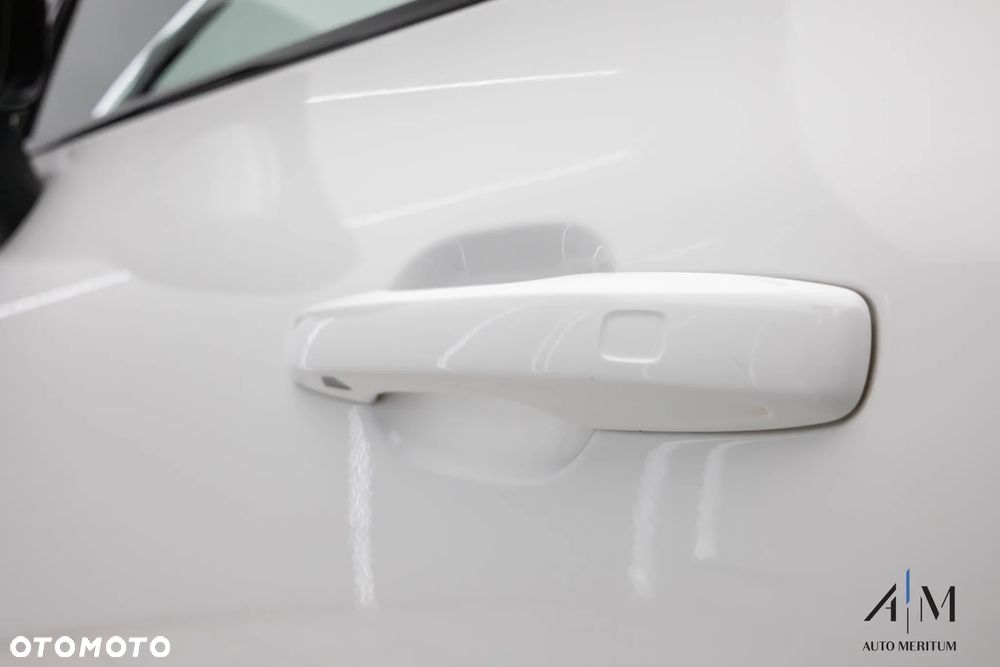 Volvo XC 60 B5 D AWD Ultimate Dark - 12