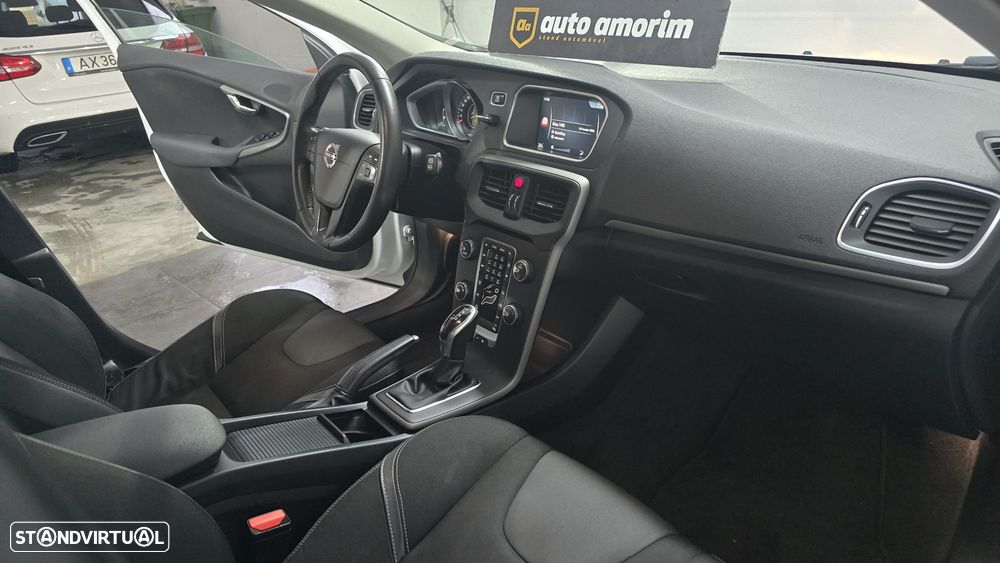 Volvo V40 2.0 D2 Momentum Geartronic - 17