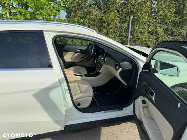Mercedes-Benz GLA - 4