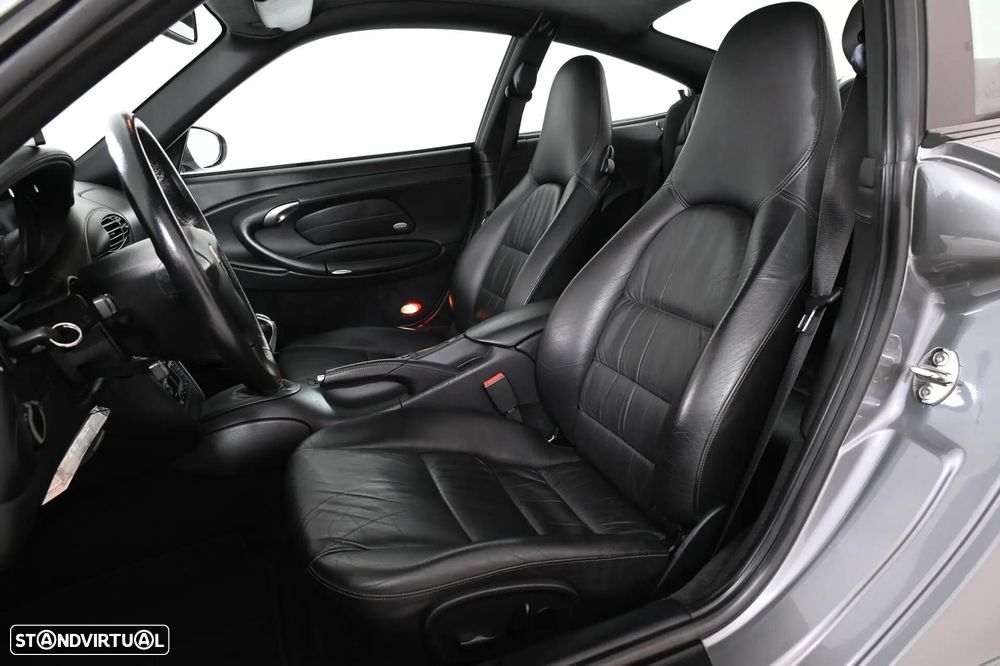 Porsche 911 (996) Carrera 4 Coupé - 29