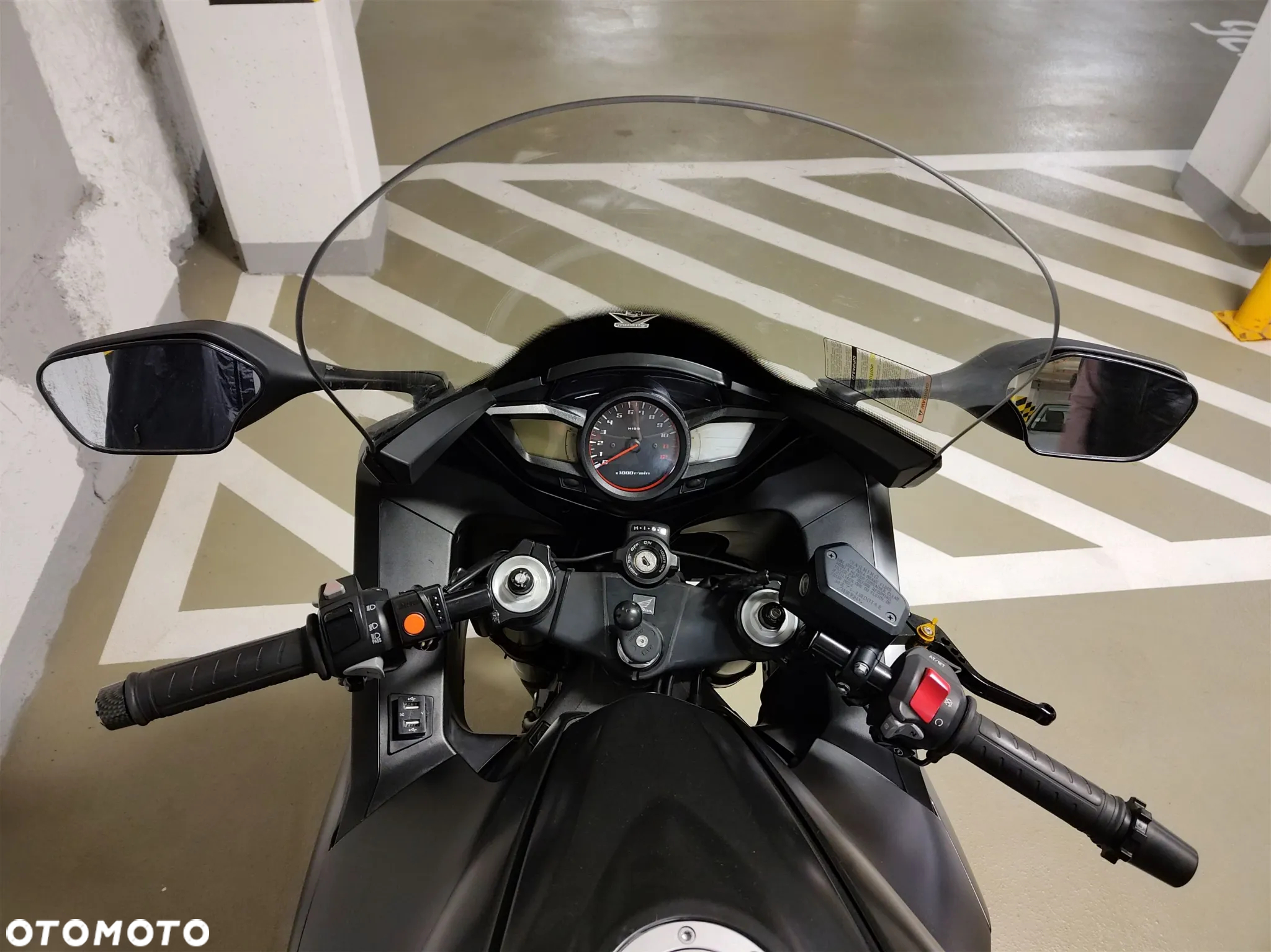 Honda VFR - 8