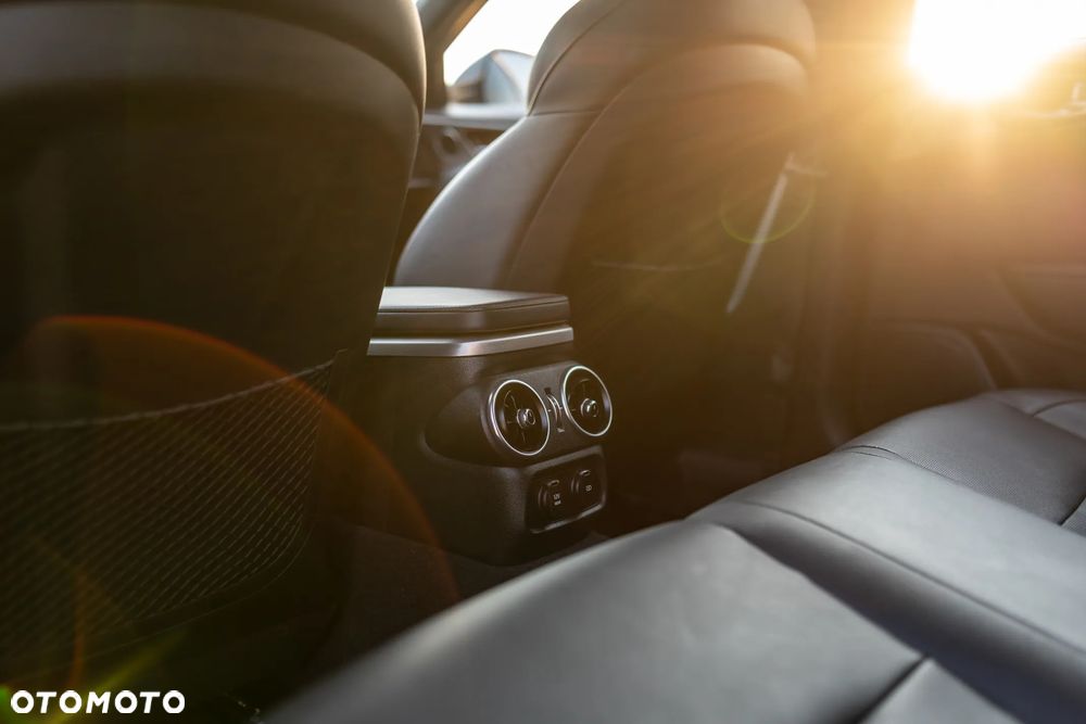 Kia Stinger 3.3 T-GDI AWD OPF GT - 27