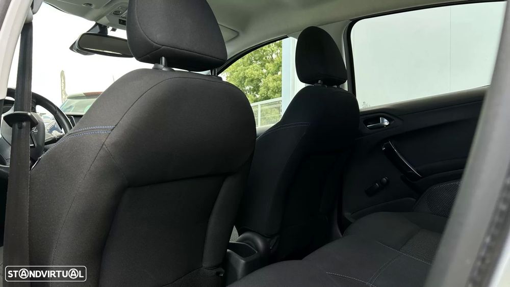 Peugeot 208 1.2 PureTech Signature - 6