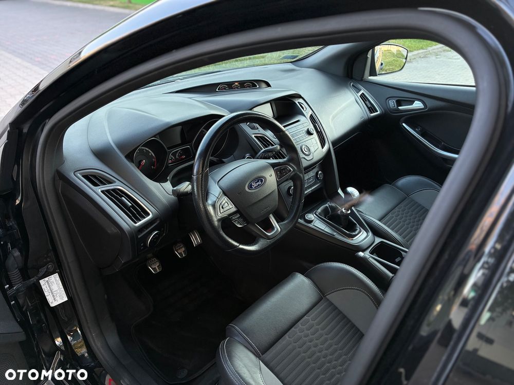Ford Focus 2.0 EcoBoost ST - 33