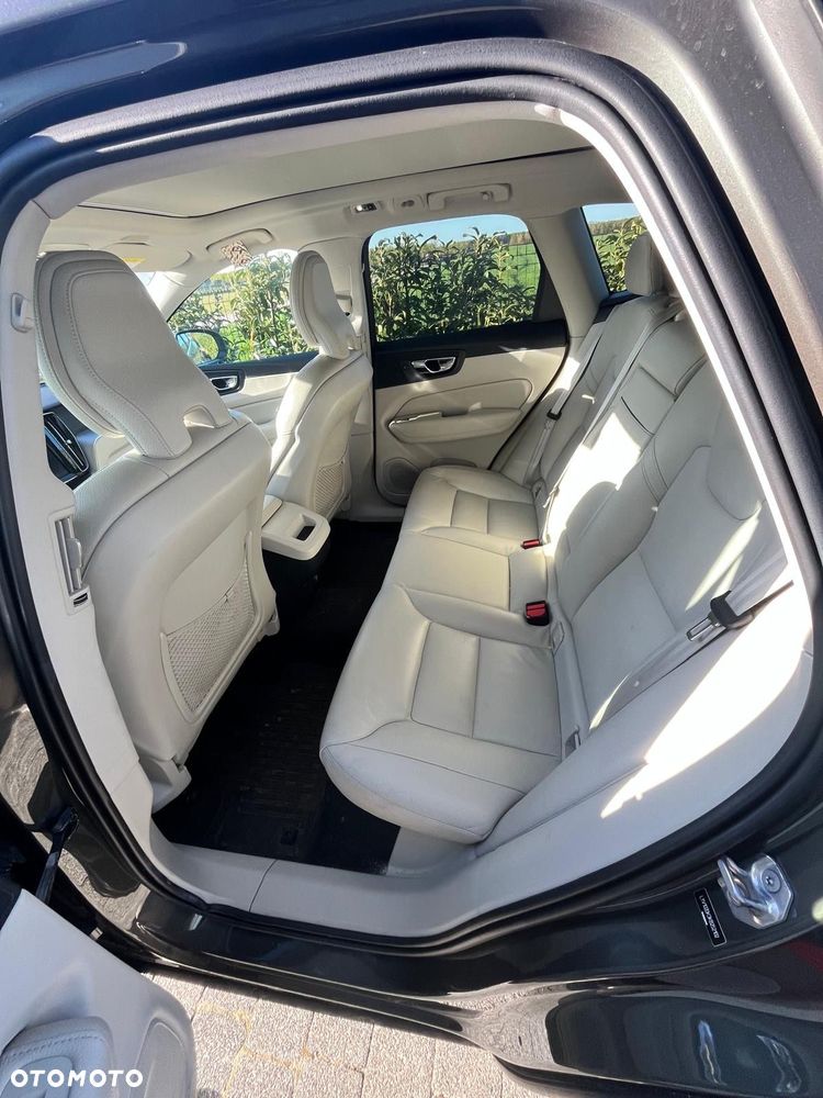 Volvo XC 60 T5 Momentum - 4