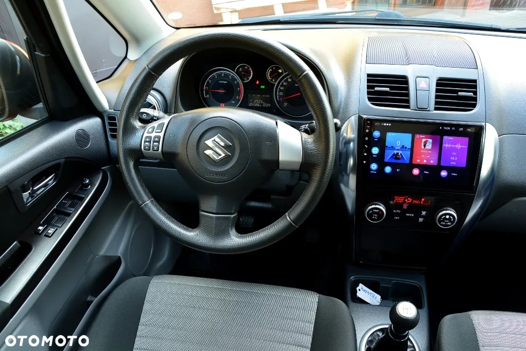 Suzuki SX4 1.6 Comfort Plus - 23