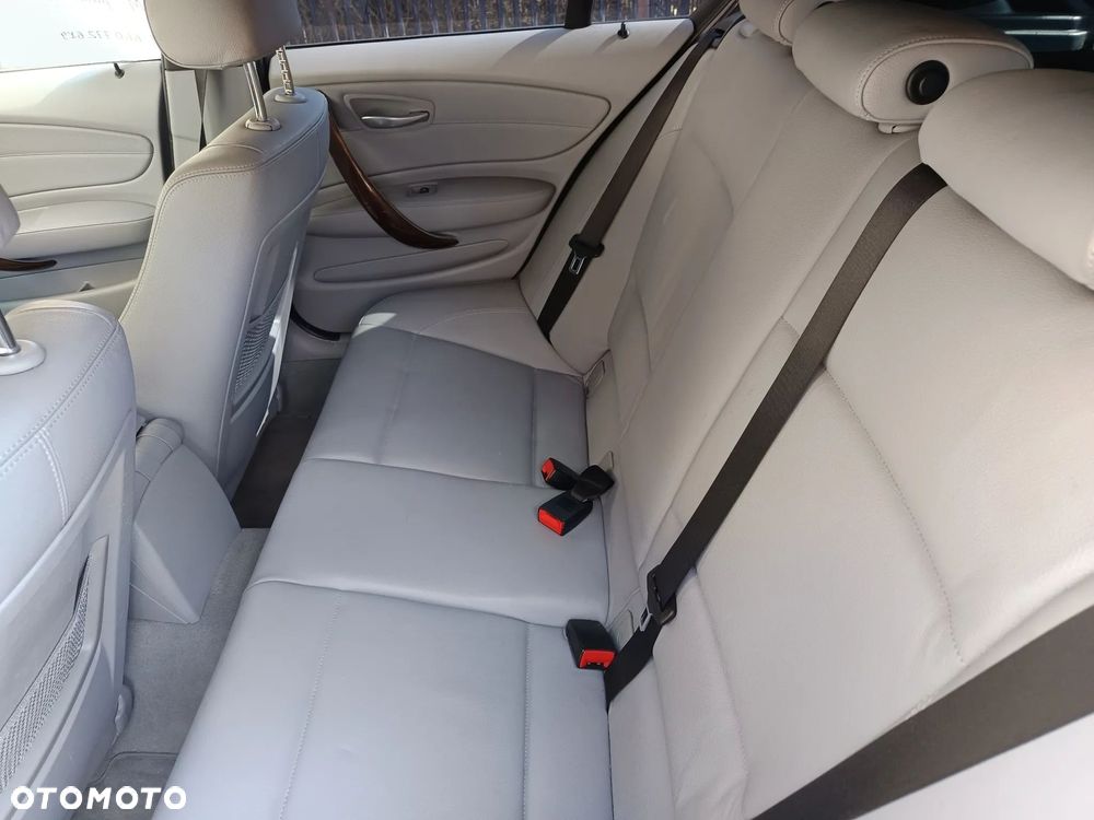BMW Seria 1 120i - 23