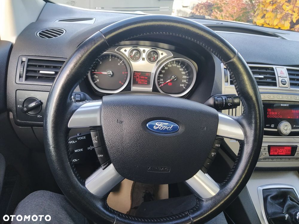 Ford Kuga 2.0 TDCi 2x4 Titanium - 15