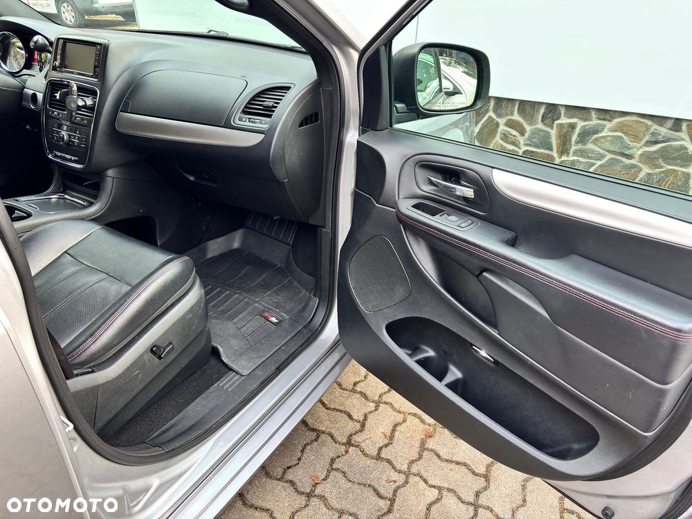 Dodge Grand Caravan - 9